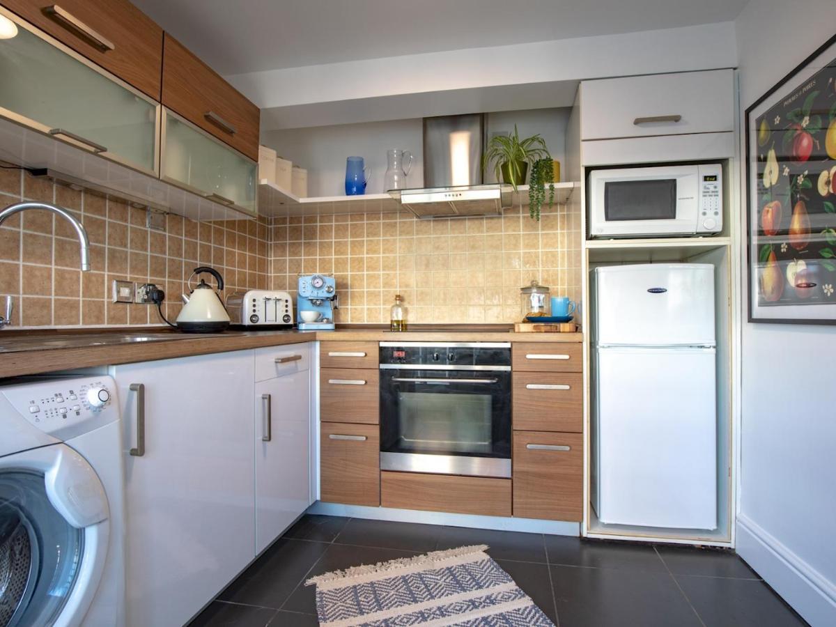 Pass The Keys Art Deco Inspired Apartment With Roof Top Views Shrewsbury Exteriér fotografie