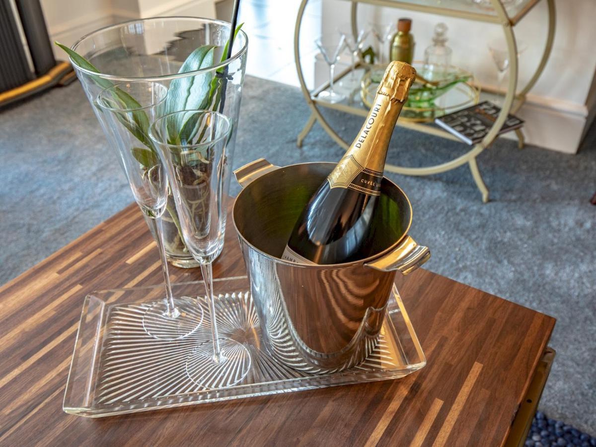 Pass The Keys Art Deco Inspired Apartment With Roof Top Views Shrewsbury Exteriér fotografie