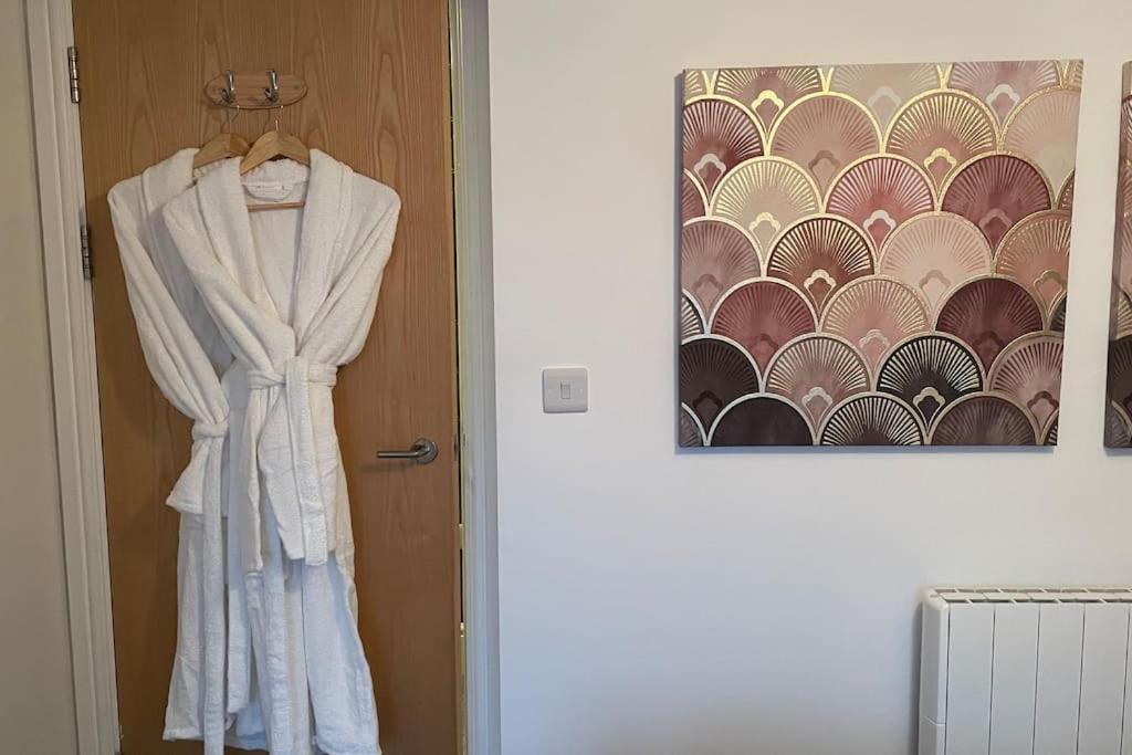 Pass The Keys Art Deco Inspired Apartment With Roof Top Views Shrewsbury Exteriér fotografie